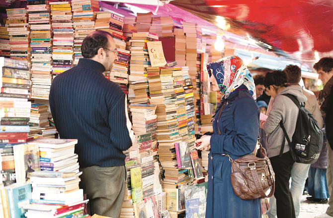 جس معاشرے میں اَدب زندہ اور متحرک ہوتا ہے، وہ معاشرہ فکری جمود کا شکار نہیں ہوتا