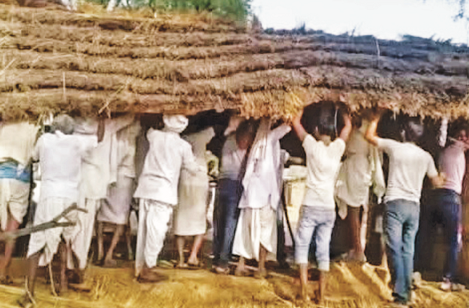 چھپر اُٹھانے کی روایت، مشکل وقت میں ایک دوسرے کا ساتھ دینے کا سبق تھی