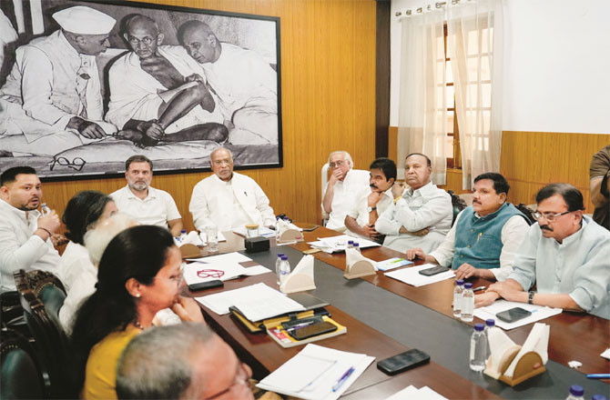 آج سے خصوصی اجلاس، اپوزیشن ہر محاذ پر تیار