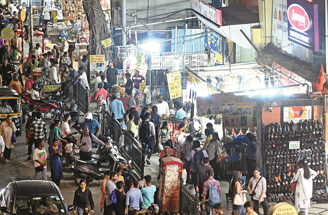 گوریگاؤں اسٹیشن پرغیر قانونی ہاکرس، عدالت برہم