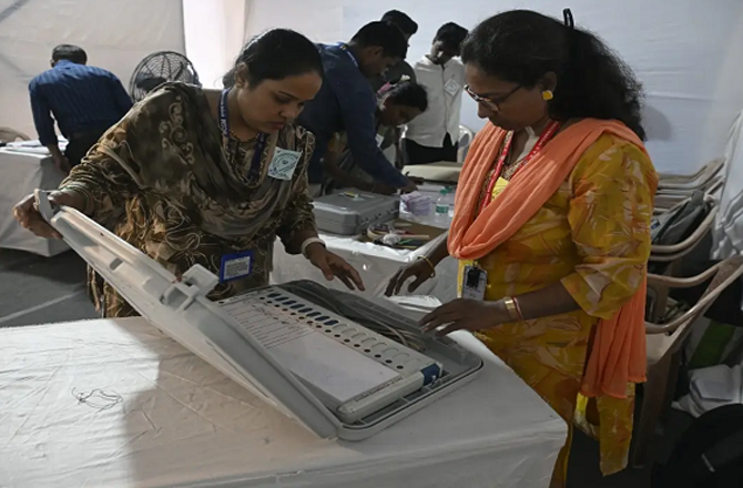 چاندیولی اسمبلی حلقہ کی ای وی ایم اور وی وی پیٹ مشینوں کی جانچ شروع