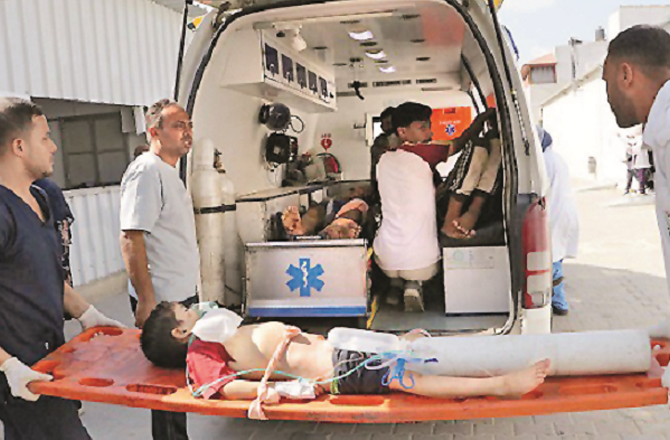 غزہ سے علاج کیلئے صرف ۷۰۰؍ مریض باہر جا سکے، نازک حالت میں ہزاروں مریض منتظر