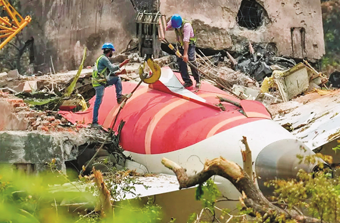 احمد آباد طیارہ حادثہ کے متاثرین کا مودی کو خط، سچ سامنے لانے کا مطالبہ 