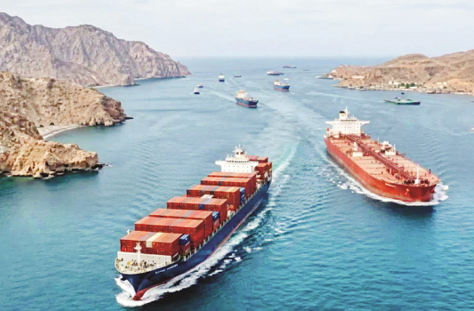 آبنائے ہرمز: ہندوستان کی طرف آنے والے ۸؍ جہازوں کو لوٹنا پڑا