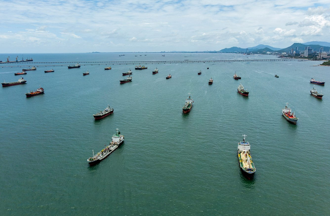 امریکی ناکہ بندی کا اعلان، ہرمز میں جہاز رانی معطل، تیل کی قیمتوں میں اضافہ 