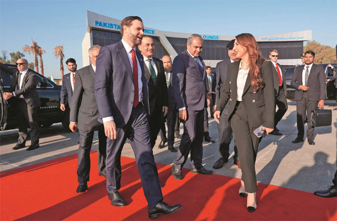 امریکی وفد پہنچ گیا، ایرانی وفدکا’ انتظار‘، گفتگو مشکل