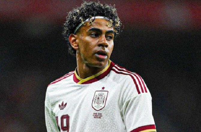 الامین جمال نے اسپین بمقابلہ مصر میچ کے دوران اسلام مخالف نعروں کی مذمت کی