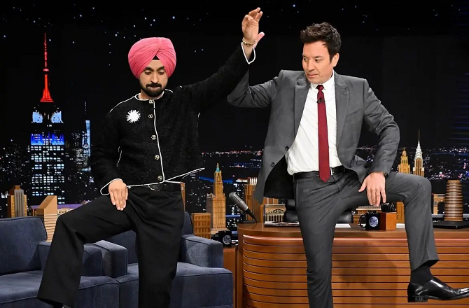 دلجیت دوسانجھ کی جمی فالن شو میں واپسی، میزبان کو بھانگڑا سکھایا 