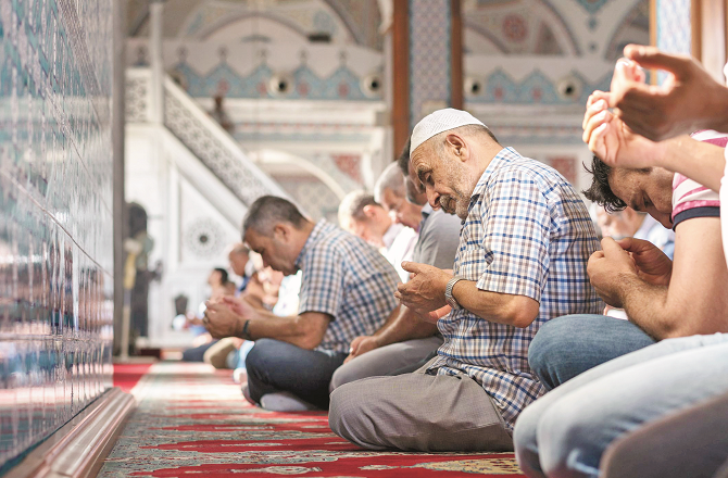 مسلمانوں کا کیا رویہ ہونا چاہئے؟