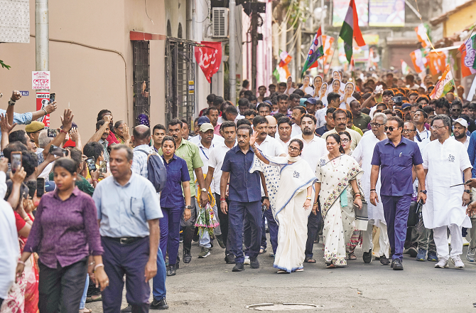 بنگال: آخری مرحلے کی پولنگ، انتخابی مہم زور پر، امیت شاہ پر بدزبانی کا الزام