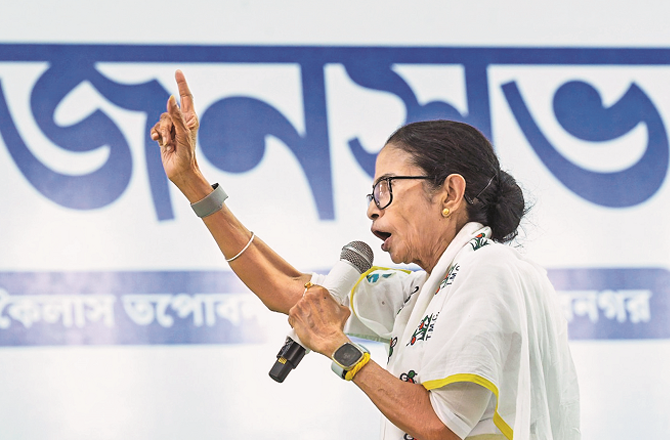 مالدہ واقعے کی ذمہ داری وزیر اعلیٰ ممتا بنرجی نے الیکشن کمیشن پر عائد کی