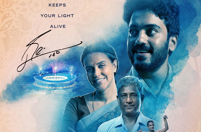 میسی سے ملنے کا خواب سچ ہوا،فلم ’’۵۲ بلیو‘‘ کے پوسٹر پر لیونل میسی کے دستخط 