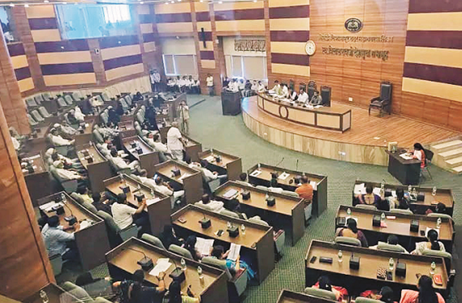 بھیونڈی: پانی کی شدید قلت اور خستہ عمارتوں کا بحران، جنرل باڈی میٹنگ میں ہنگامہ