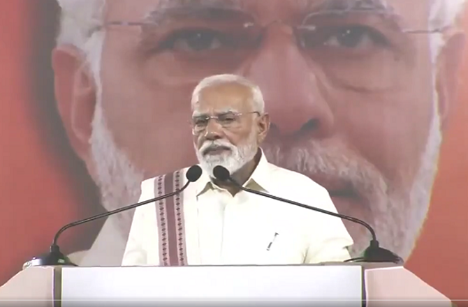 ’’۵۰؍ شیڈز آف مودی جی‘‘ تنازع شدت اختیار کر گیا، سوشل میڈیا پر شدید تنقید