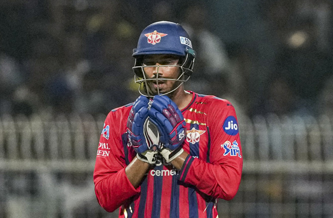 لکھنؤ کی نئی ’’سکسر مشین‘‘: مکل چودھری کی روزانہ ۱۵۰؍ چھکوں کی سخت ریاضت