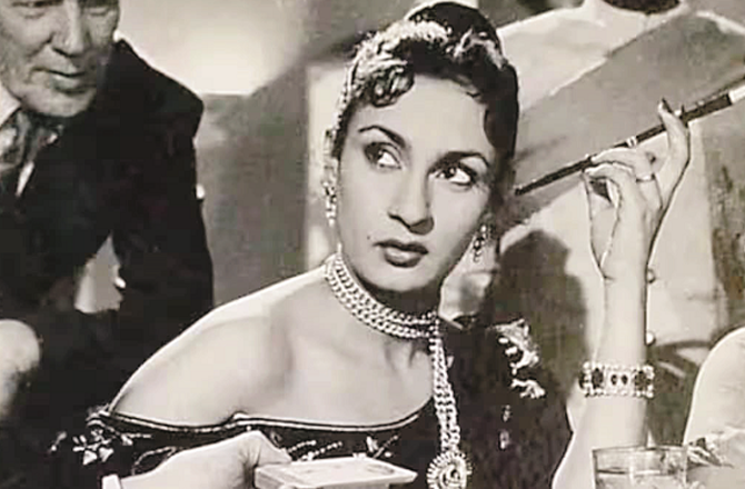 نادرہ ڈاکٹر بننا چاہتی تھیں، مگر گھر کے معاشی حالات نے انہیں اداکارہ بنا دیا