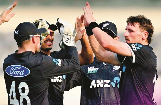 نیوزی لینڈ نے پہلے یکروزہ میچ میں بنگلہ دیش کو ۲۶؍رنوں سے ہرادیا 