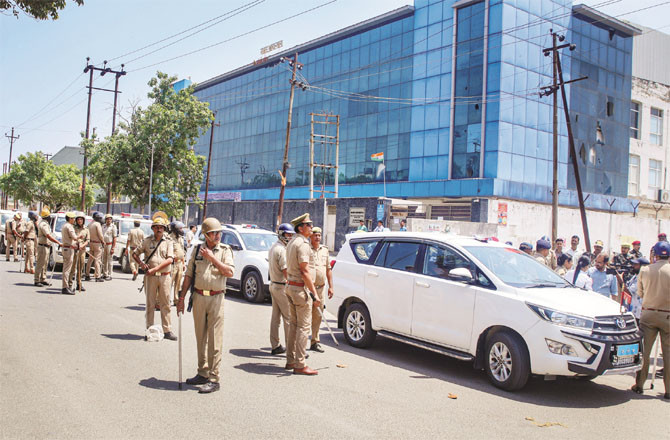 نوئیڈا  میں امن مگر مزدوروں کا احتجاج تحریک کی شکل اختیار کرنے لگا