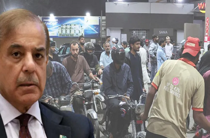 پاکستان میں پیٹرول۴۵۰؍ اور ڈیزل ۵۰۰؍ روپئے فی لیٹر سے تجاوز کرگیا