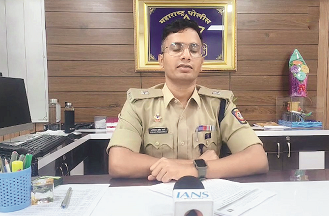 ایکناتھ شندے کا نام لے کر پولیس پر دبائو بنانے کی کوشش