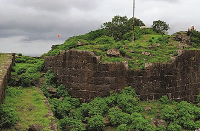 بھوشن گڑھ قلعہ:ستارا کے کھٹائو تعلقےکے واحد پہاڑ پر موجود قلعہ