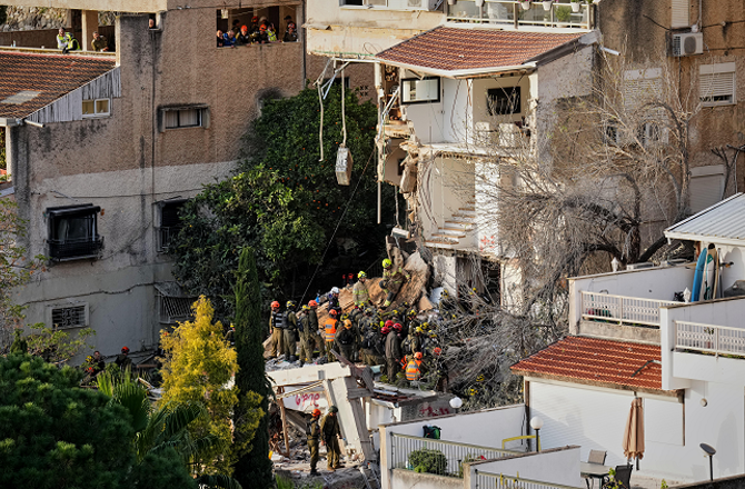 ایران جنگ: ٹرمپ کی سخت دھمکیاں، ایران پر ممکنہ حملوں پر عالمی توجہ