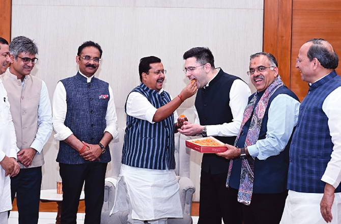 راگھو چڈھا نے مودی مخالف پوسٹس حذف کردیں، انسٹاگرام پر۱۰؍ لاکھ فالوورز کی کمی