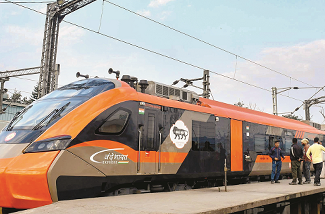 ریلوے میں بڑی تبدیلیاں: ہائیڈروجن ٹرین اور نئے ٹکٹ منسوخی ضوابط ۱۵؍ اپریل سے