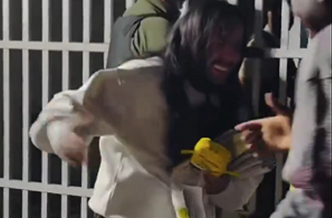 وینزویلا کے صدر نکولس مادورو اور ریپر ٹیکاشی سکس نائن کی جیل میں دوستی