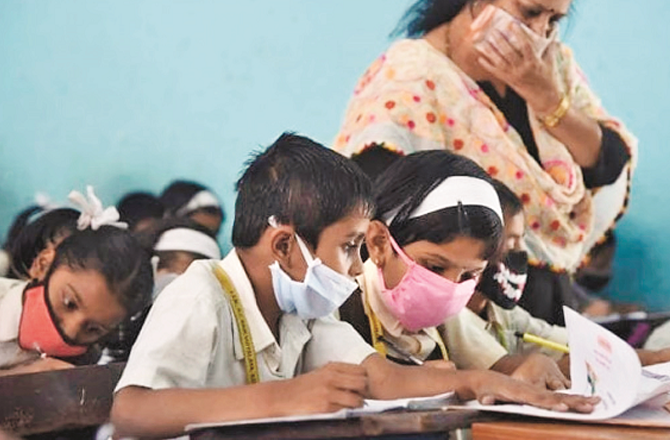 ’پیٹ‘ امتحان کے پرچوں کی کمی کے سبب طلبہ کو پریشانیوں کا سامنا