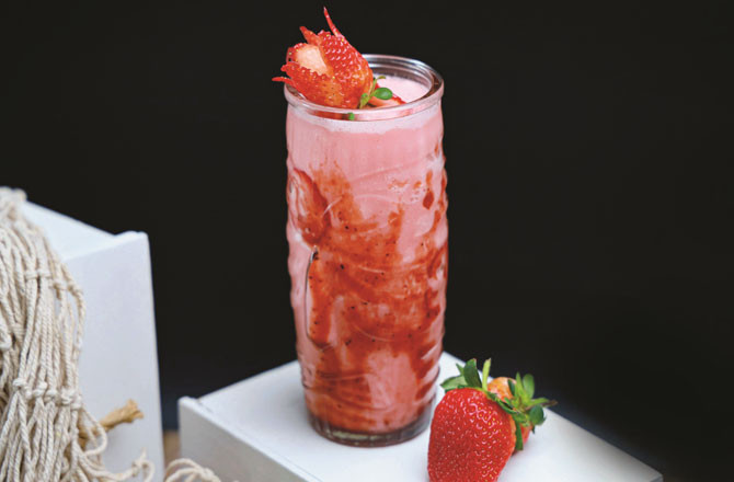 آج کا پکوان: اسٹرابیری لسی