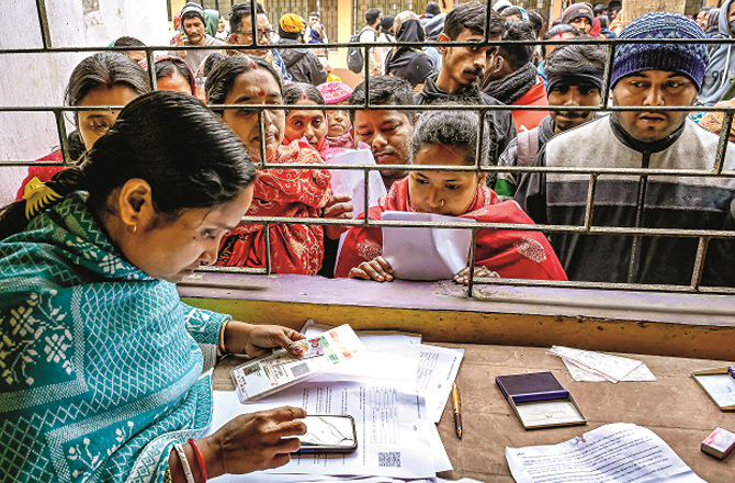  بنگال: ایس آئی آرمیں ہٹائے گئے ناموں کے کچھ حیرت انگیز ’منطقی تضاد‘ 