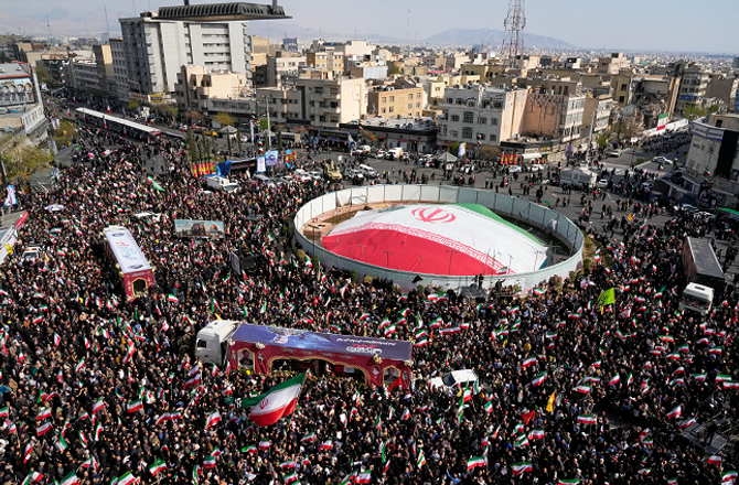 تہران، کرج اور بندر عباس نشانے پر، ایران میں حملے شدت اختیار کر گئے