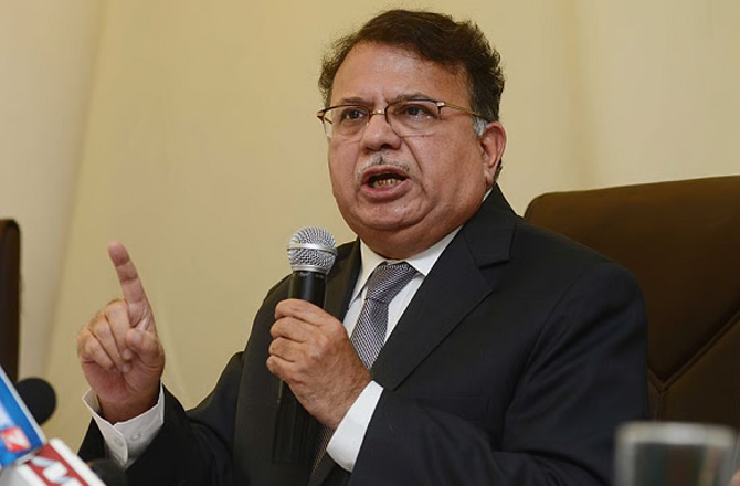 حکومت مخالفین کو خاموش کرنے کیلئے ہرقانون اور حربہ استعمال کررہی ہے: سابق جج 