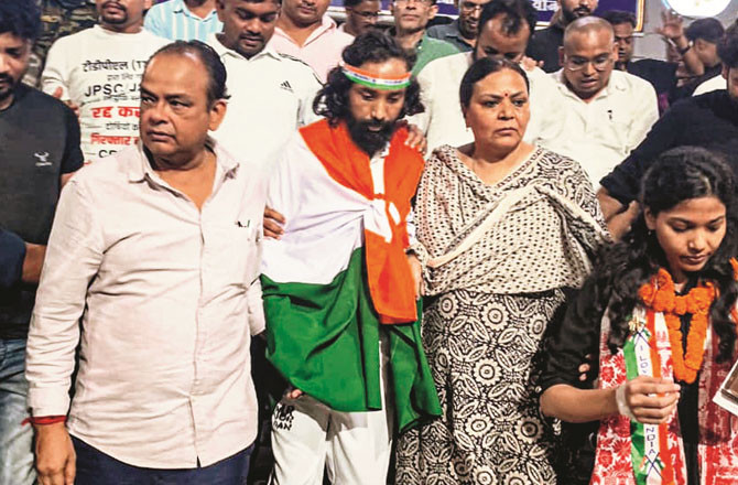 جھارکھنڈ میں مظاہرین نے سرکار کا شکریہ ادا کیا لیکن احتجاج جاری 