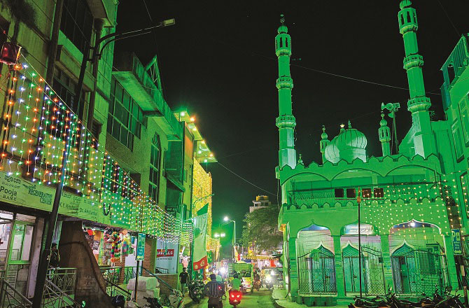 عید میلاد پر ہر طرف خوشیاں، چراغاں، پرچم اورجلوس 