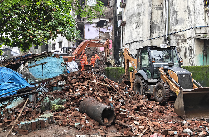 بھیونڈی سانحہ: عمارت کے مالک اور پلر کی مرمت کرنے والے ٹھیکیدار کیخلاف مقدمہ