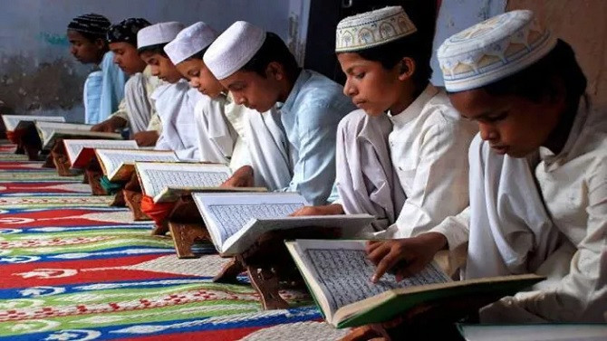 دینی مدارس کے فارغین جدید ٹیکنالوجی کو اپناکر تقریباً سارے اہم کریئرس کو اپنا سکتے ہیں