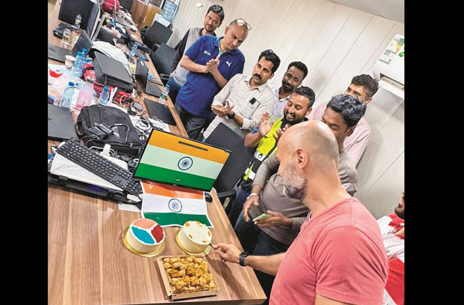 بیرون ملک مقیم ہندوستانی کس طرح ۱۵؍ اگست مناتے ہیں؟ کیا جشن مناتے ہیں؟ پرچم لہراتے ہیں؟