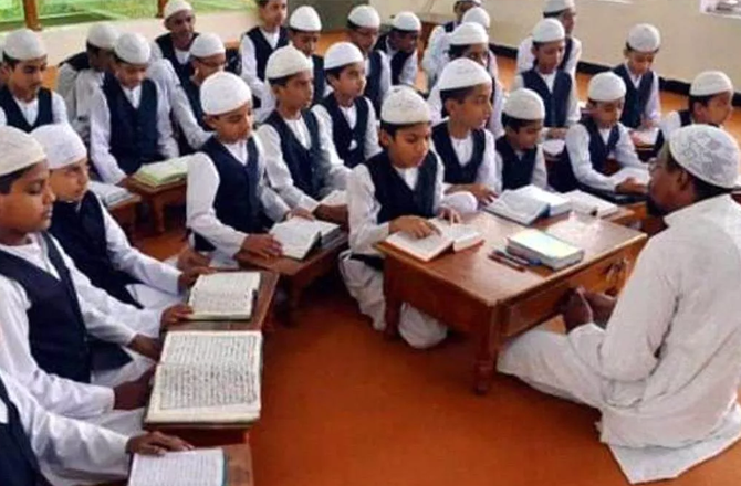 کامل اور فاضل اسناد کیخلاف سرکاری فیصلے پر الٰہ آباد ہائی کورٹ کی عبوری روک