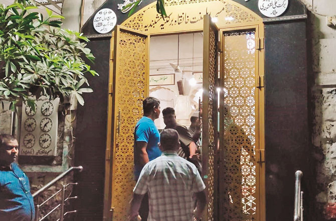 مالیگائوں میں آدھی رات کو پولیس کی مسجد میں تلاشی