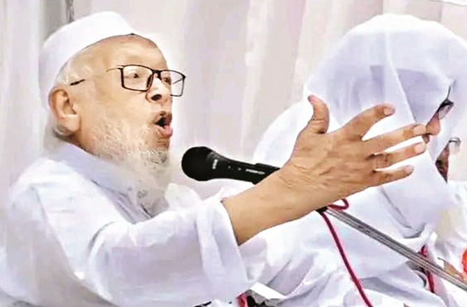 ’’مسلمانوں کو دہشت گرد کہنے والے خود فرقہ پرست اور دہشت گرد ہیں‘‘