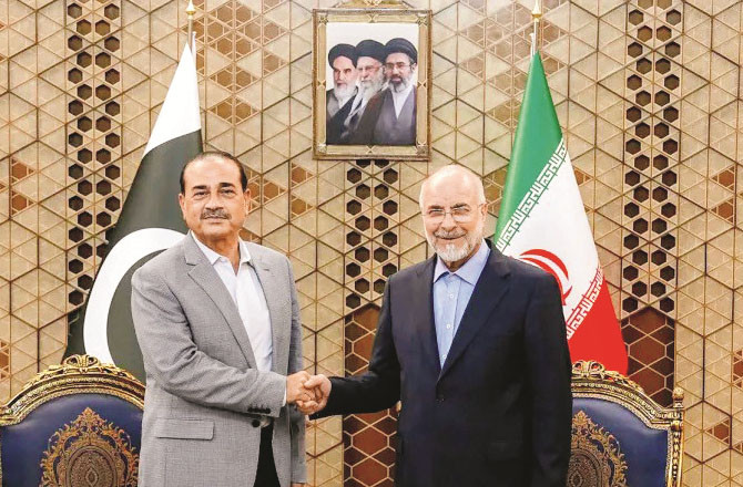 امریکہ ایران مذاکرات کی بحالی کیلئےپاکستان کے آرمی چیف کا پھرد ورۂ ایران 