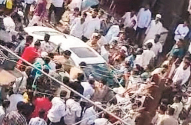 انہدامی کارروئی کے دوران بی جے پی لیڈر پر حملہ 