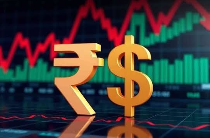 روپے کو گرنے سے بچانے کیلئے آر بی آئی نے ۷؍ ارب امریکی ڈالر فروخت کئے