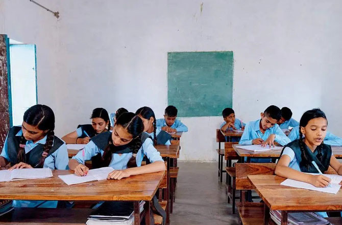 میونسپل طلبہ کو آر ایس ایس سے وابستہ تنظیموں کےکیمپس لے جانے کی تجویز منظور