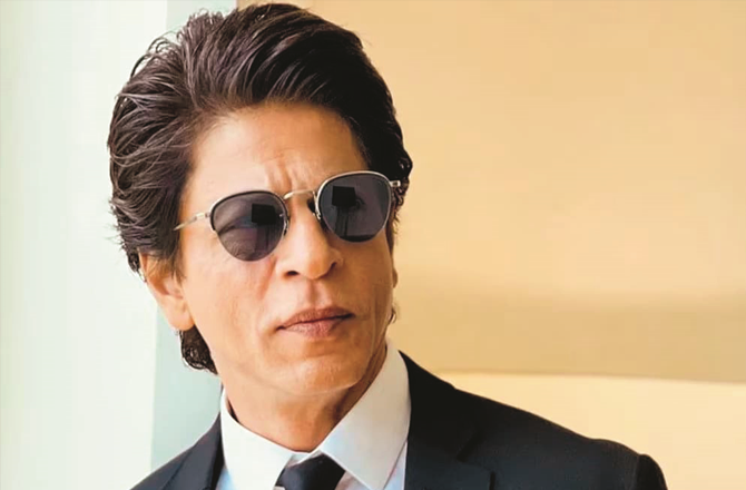شاہ رخ خان ایک سین کیلئے کئی متبادل پیش کرتے ہیں کہ ڈائریکٹر الجھن میں پڑجاتا ہے