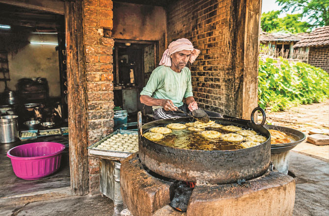 سوت پھینی کی مقبولیت جہان آباد کی گلیوں سے نکل کر آس پاس کے اضلاع تک پہنچ گئی