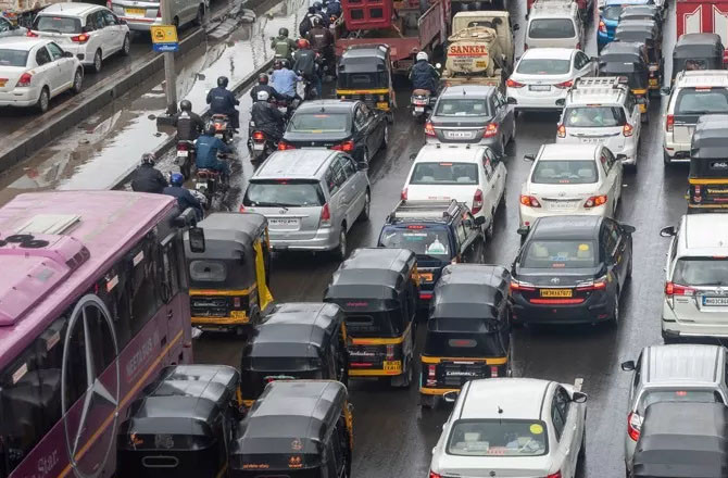 خستہ حال سڑکوں اور ٹریفک جام کے سبب ۲۰؍ کمپنیاں پونے کو الوداع کہنے کیلئے تیار