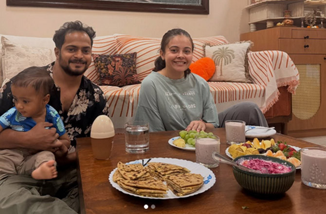 ٹی وی کی ’گوپی بہو‘دیوولینا بھٹّاچارجی نے شوہر کے ساتھ  افطار کیا